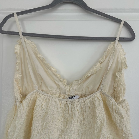 Princess Polly Cream Crinkle Spaghetti Strap Cami - Picture 7 of 8